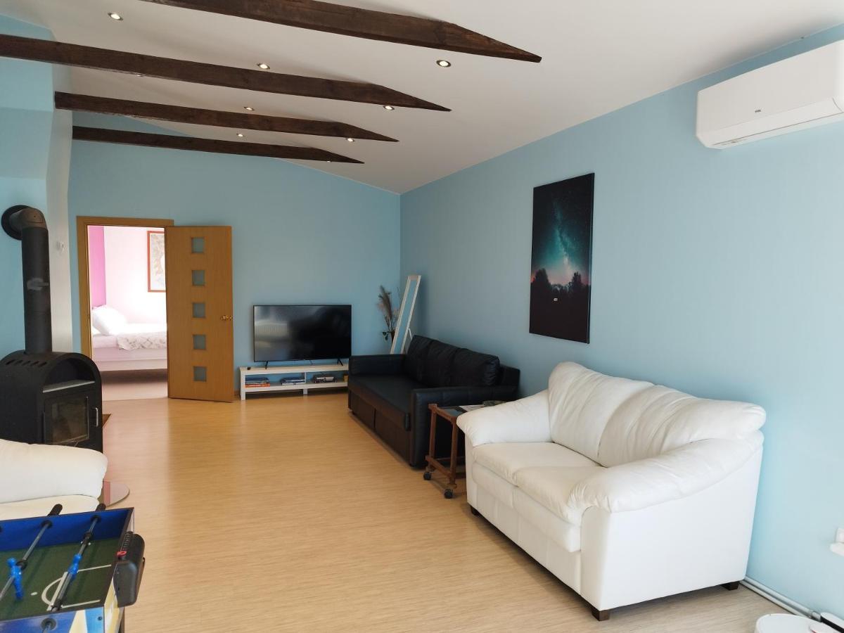 Spacious & Cozy Apartment With Forest View Zapyskis Ngoại thất bức ảnh